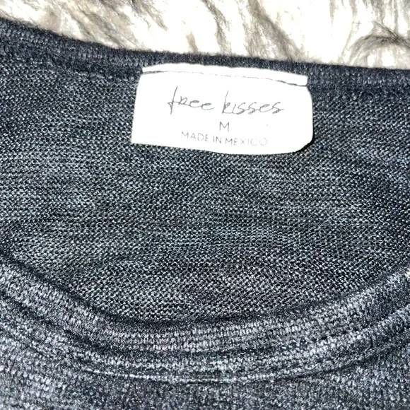 NWOT GORGEOUS SEQUENCE LIPS TOP - Picture 6 of 8